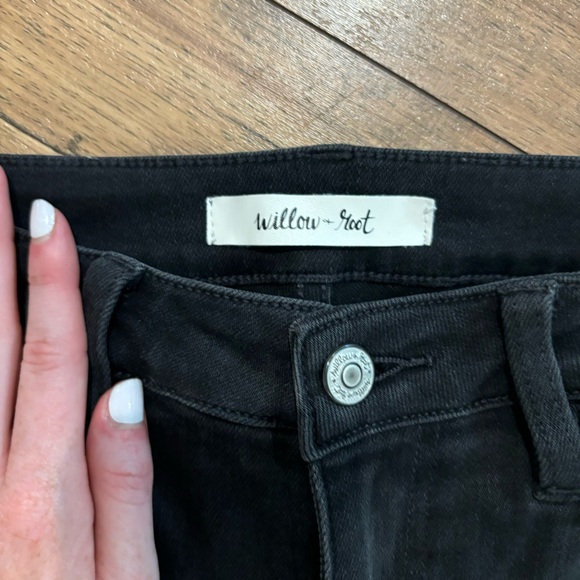 Buckle - Willow & Root -  The Mom Jean Straight Leg Raw Hem Black Size 26 - Picture 6 of 11